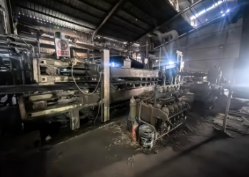 菏泽市地区工厂处理生物质锅炉 预压机 横截锯 压机18层 液压站 凉板架等