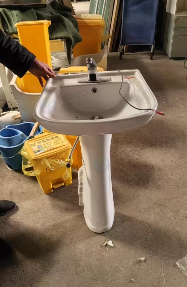 天津市地区处理一批办公设备、电脑桌、办公椅、病床等