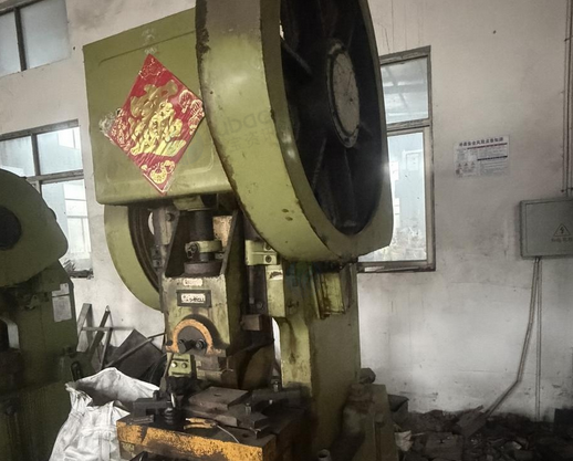泰州地区工厂处理63T冲床1台、剪板机1台