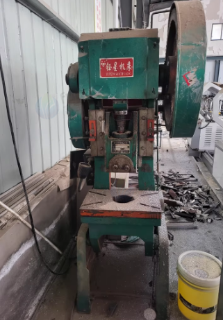 菏泽市地区工厂处理冲床 推台锯 双工位断桥铝型材切割机等设备