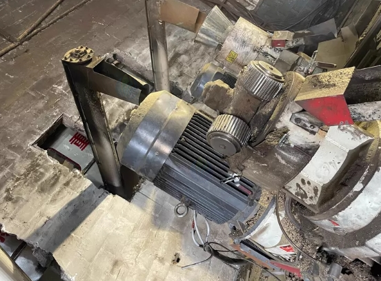 承德地区处理650颗粒机电机、110配电柜、输送带、振动筛