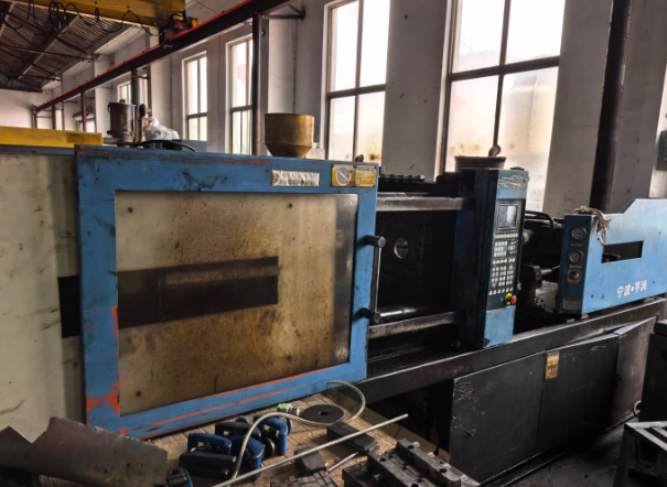 镇江市地区工厂处理注塑机4台