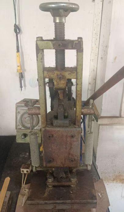 广州市地区处理同步车三台、电脑车一台、高车一台、折边机一台、激光切割机一台等