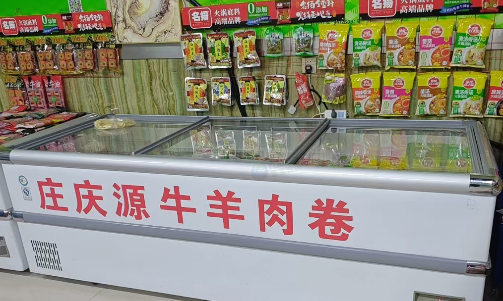 松原市地区店铺处理二台雪立方牌三个玻璃门大岛柜