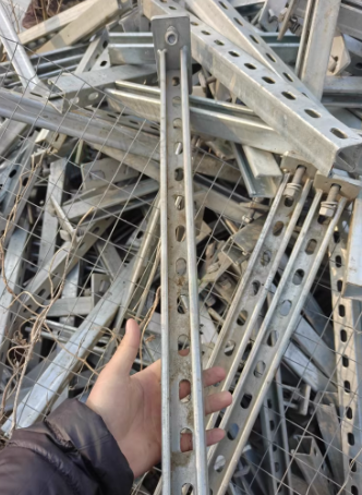 青岛市地区处理1批光伏支架C型钢架子