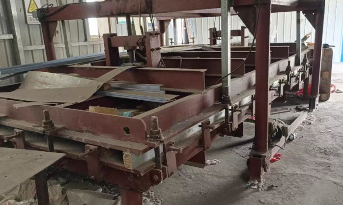 盐城市地区工厂处理生产冷库板设备一套