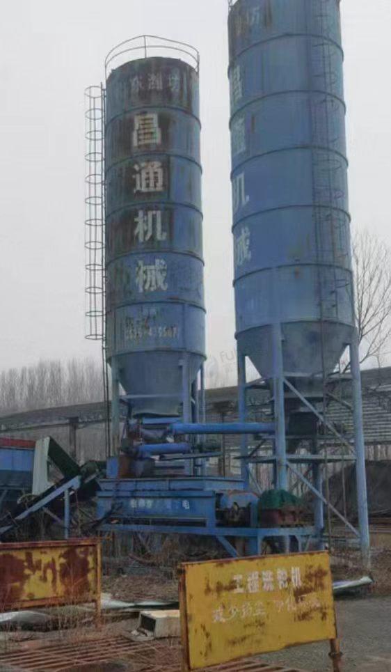 开封市地区工地处理烘干筒、搅拌机、输送带、料仓、油罐等整套沥青搅拌生产线
