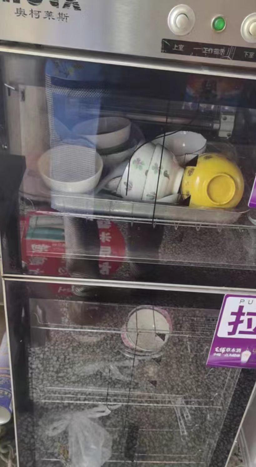 淮北市地区处理三门挂肉柜、双门大冰柜、锯骨机、电磁炉、消毒柜等牛肉汤全套设备