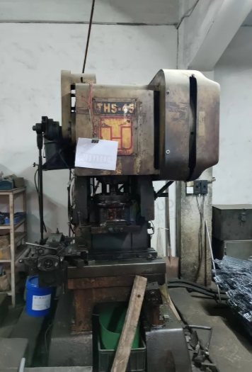 东莞市地区五金厂处理10吨、40吨、63吨100吨冲床、磨床、高速冲床、铣床等
