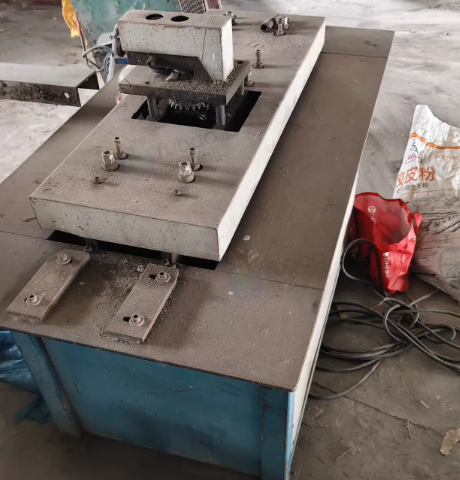 泰州市地区工厂处理10T河南航吊1台、风管生产设备