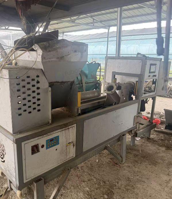 驻马店市地区处理装札机、搅拌罐、气泵、提升机、爬坡机等