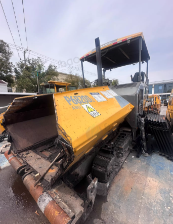 苏州市地区公司处理沃尔沃P6820D摊铺机+宝马压路机+防撞车+挂车