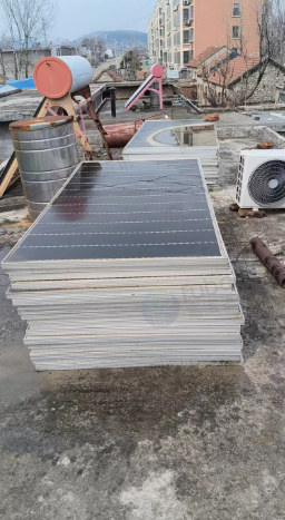 临沂市地区处理70多片尊纳单晶硅光伏板