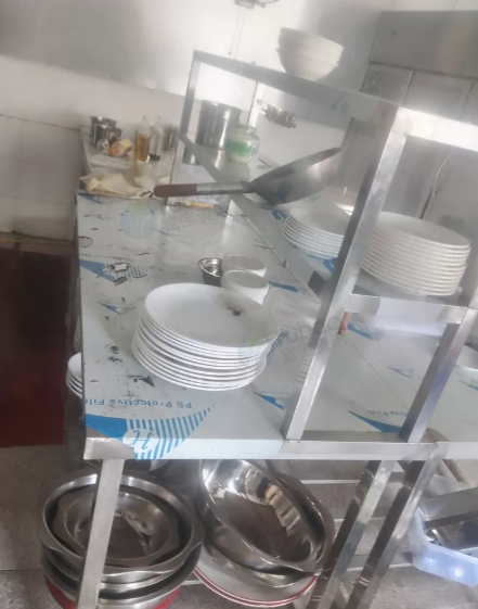 成都市地区处理烟酒柜、钻石椅、火锅桌、液化气灶具、展示柜、冰柜等