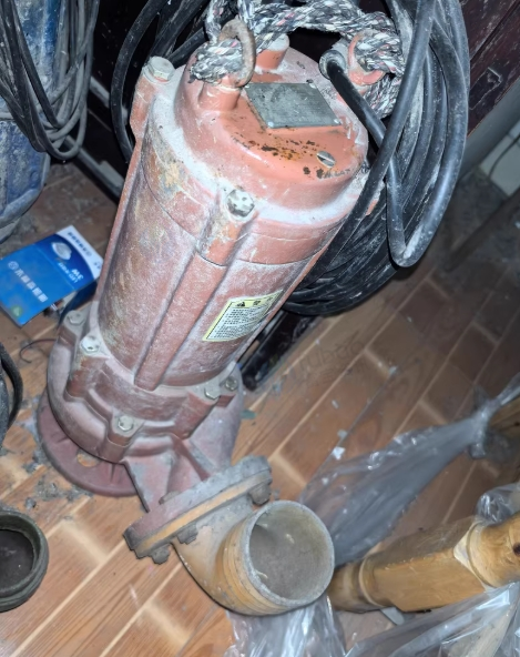 德阳市地区处理养鱼设备、污水泵1台、抽水泵3台、投饵机1台、增氧泵3台等