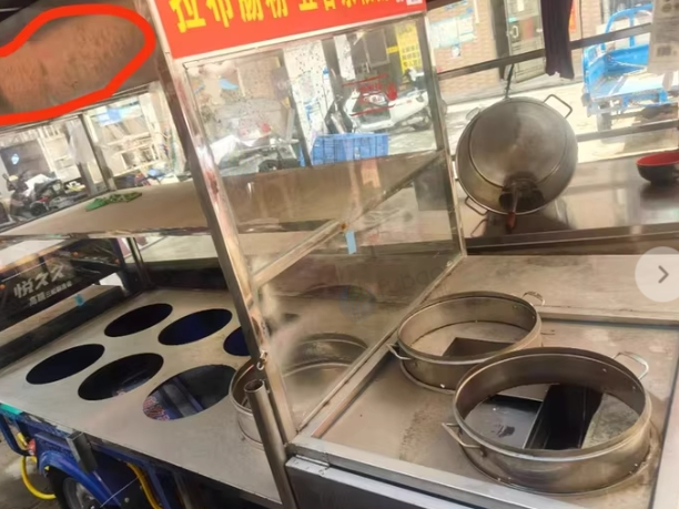 东莞地区处理肠粉蒸粉杂粮粥三轮车带煮粥锅5个、蒸笼20个、锅头等全套设备
