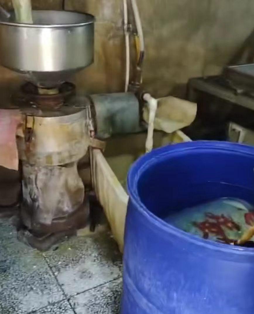 赤峰市地区豆腐坊处理模具压制架、蒸汽锅炉、两台钢磨