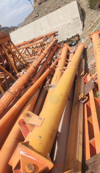 凉山市地区处理两台80吨龙门吊