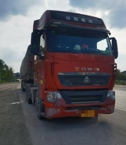 防城港市地区处理13米重汽豪沃T7H牵引车