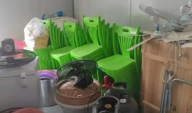 湛江地区店铺处理冰柜、消毒碗柜、台椅、豆浆机、肠粉机、石磨机等