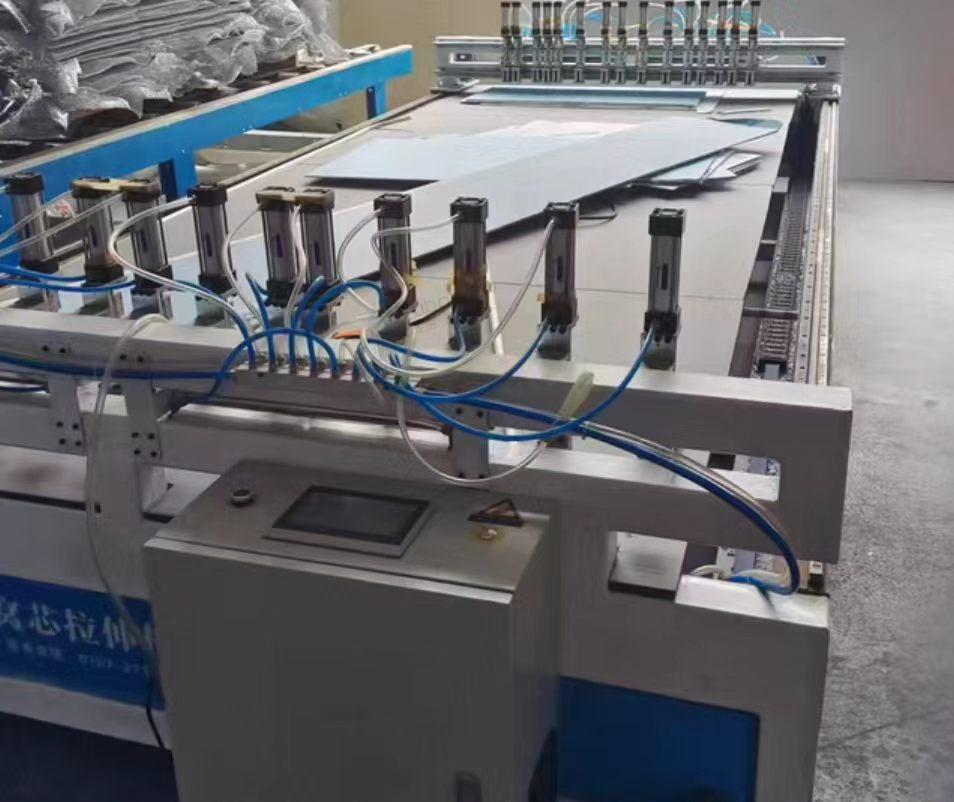 六安市地区工厂处理淋胶机、蜂窝芯拉伸机、冷压机、电晕机等