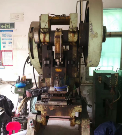 深圳市地区处理40T宏力双柱开式可倾压力机