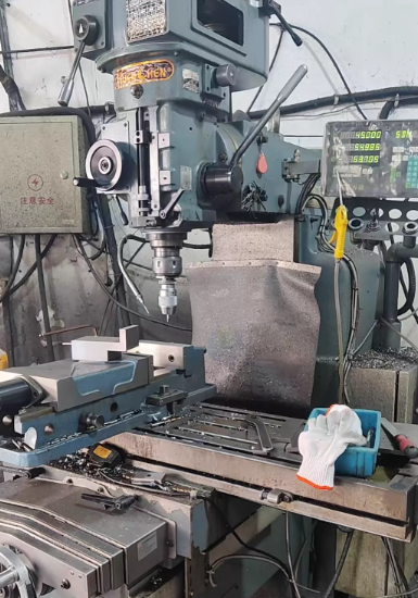 苏州市地区工厂处理台湾鸿永昌铣床