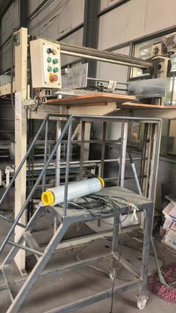 聊城市地区工厂处理1300半自动高台裱纸机