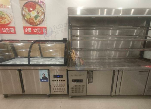 通辽市地区处理熟食展示柜、空调、工作台、调料架、炸货机、双开门冰柜等麻辣鸭货设备