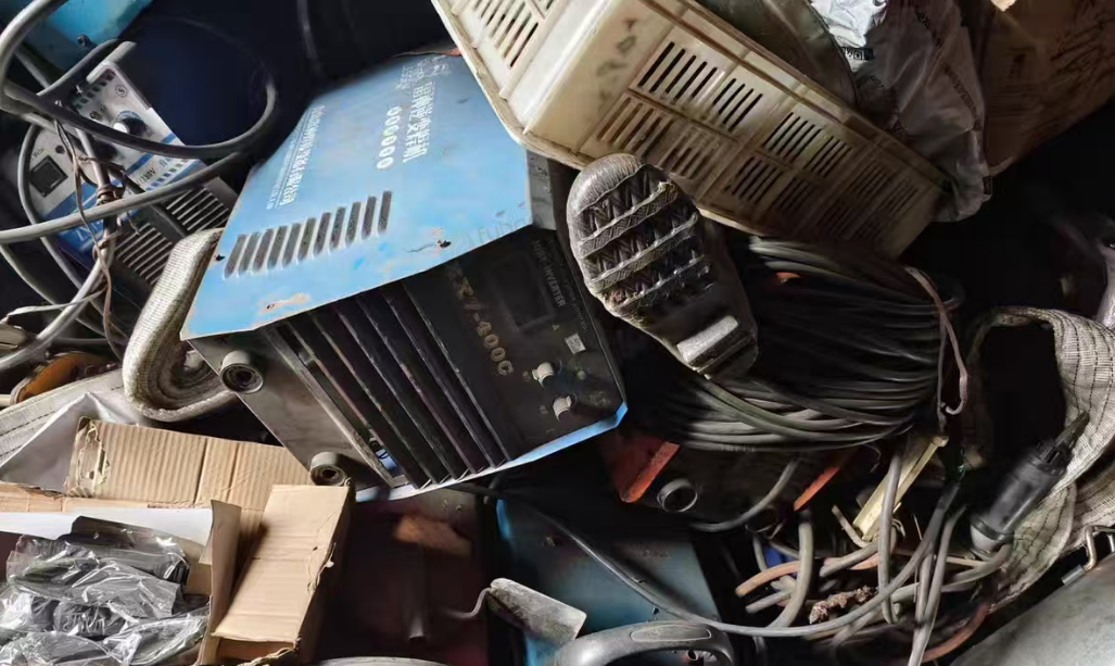 大同市地区工地处理链条、铁环、焊机、滑轮等工具一批