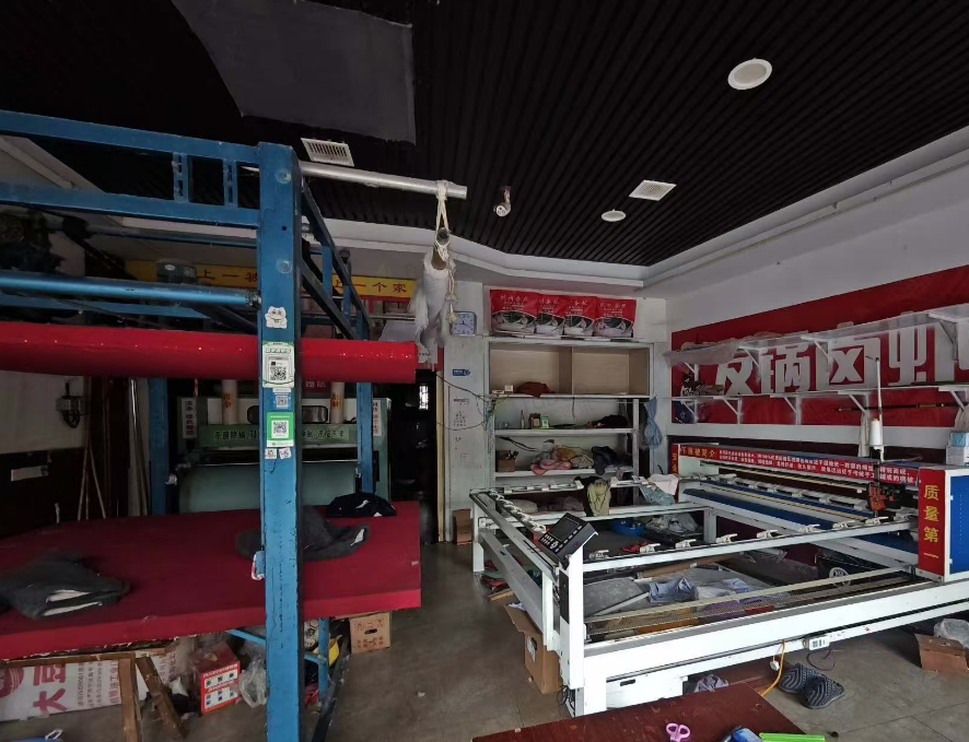 怀化市地区工厂处理绗缝机、缝纫机、分切机、裁剪机、热熔胶贴面机等全套设备