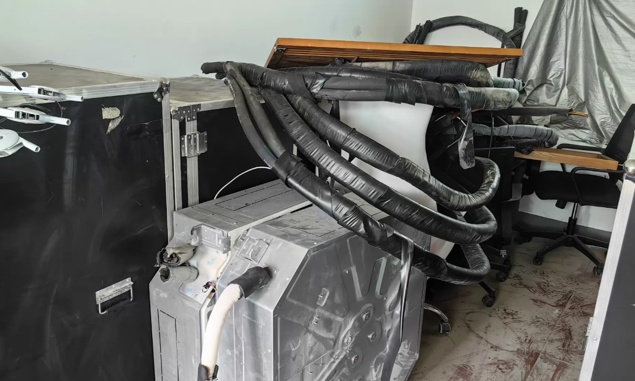 杭州市地区处理奥克斯中央空调室外机2台、吸顶机5台