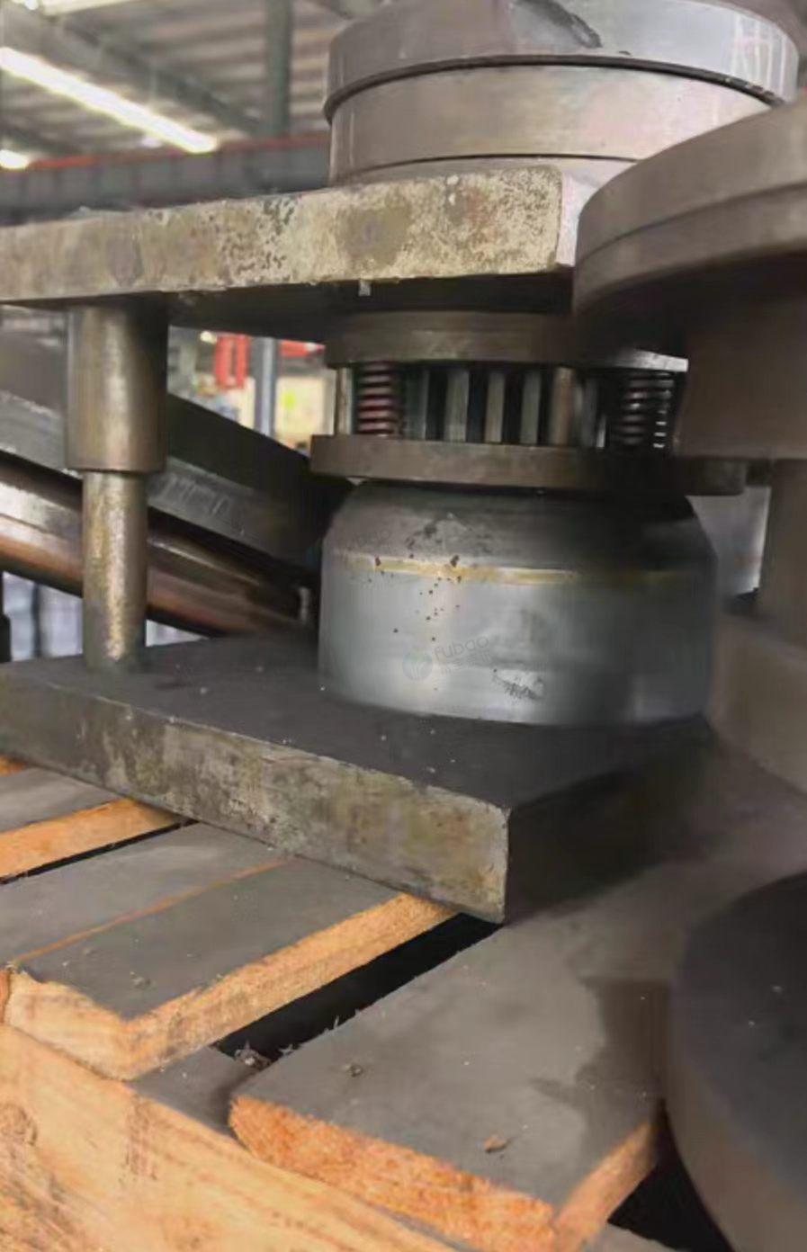 宣城市地区处理一批闲置冲花模具、立柱液压机