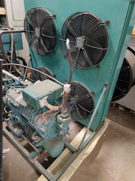 成都市地区处理5个冷库制冷机组 