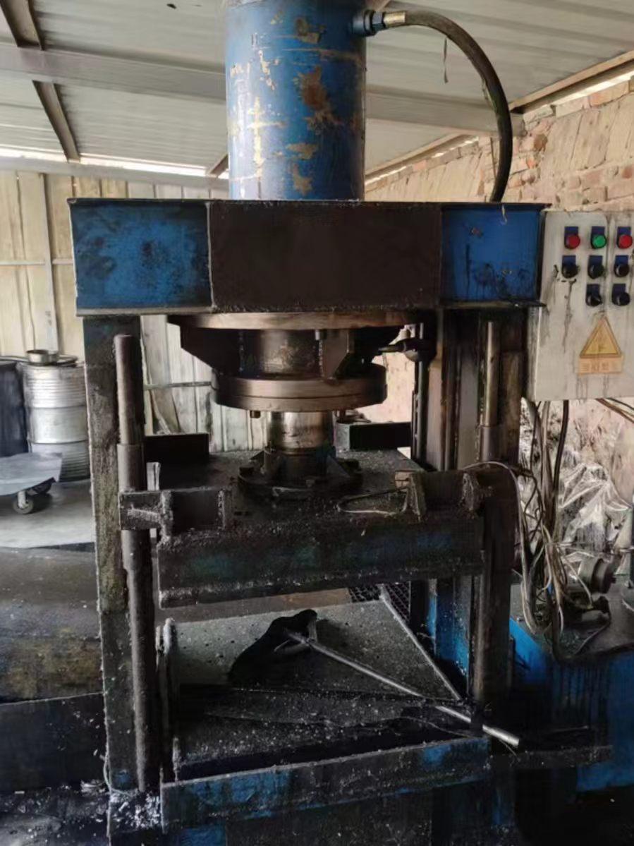 新乡市地区闲置处理200吨压力机