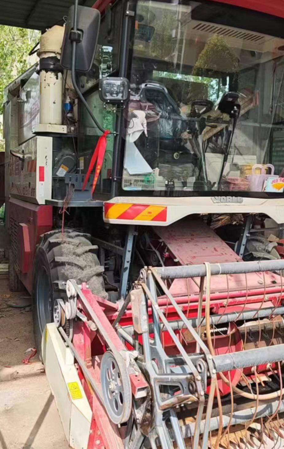 阜阳市地区处理两台沃得联合收割机