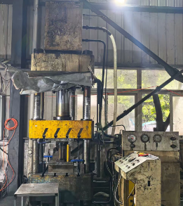 重庆地区处理315、160压机、齿轮冲床