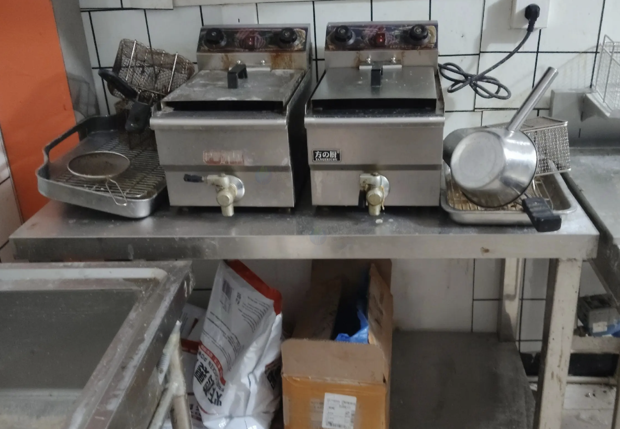 黄冈市地区处理冰柜、餐饮桌椅、设备