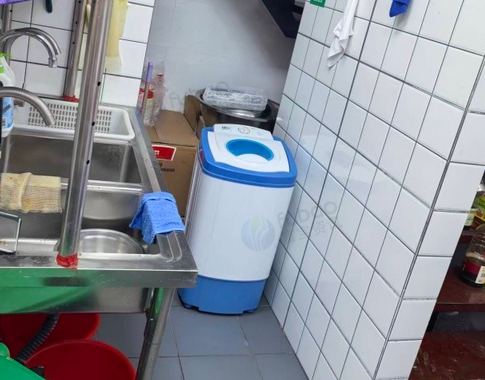 镇江市地区处理空调、冰柜、餐饮设备、桌椅一批