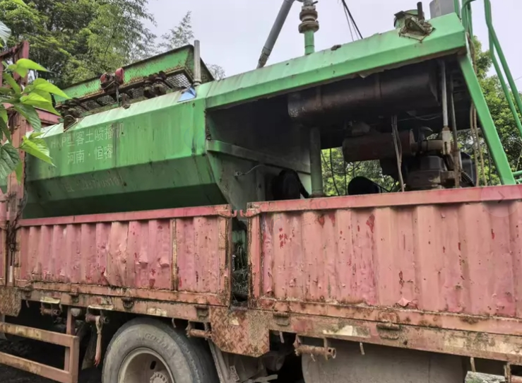 安顺市地区处理绿化喷草设备一套带斗子