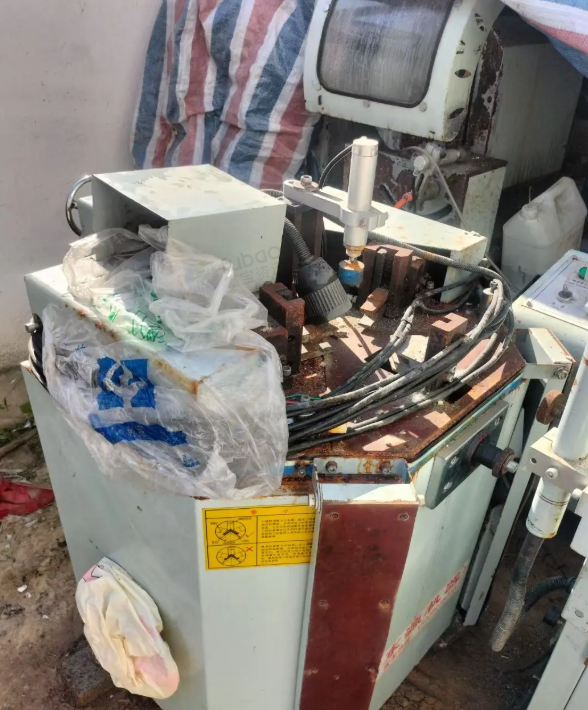 郑州市地区工厂处理断桥铝加工设备一批