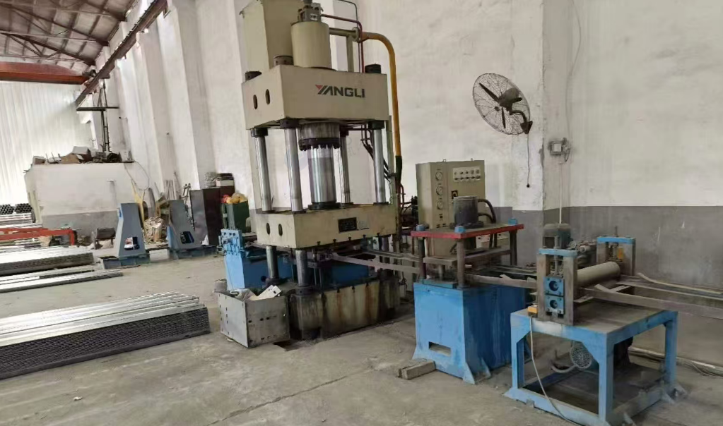 长沙市地区处理产波形护栏两波整套成型机生产线