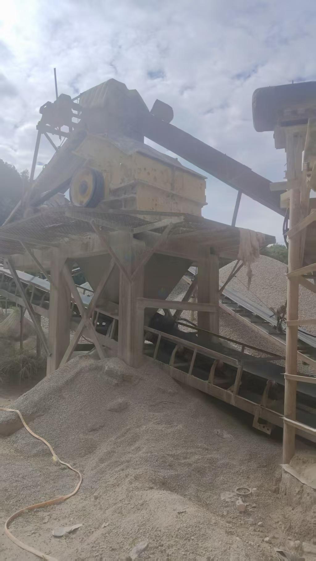 供应：锤式破碎机、石粉机、振动筛、变压器、电机、地磅、电机等砂场设备全套