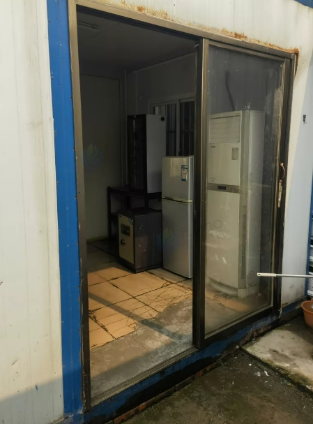 佛山市地区处理集装箱地砖、2P格力空调、冰箱、消毒碗柜、茶台配2张凳等