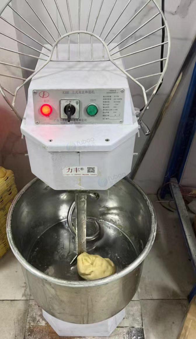 佛山市地区处理吐司盒、三层六盘烤箱、蒸箱、冷藏柜、和面机等