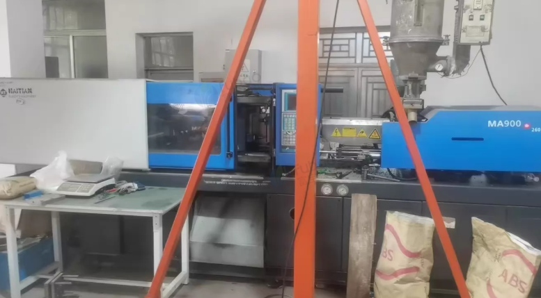 常州市地区工厂处理98T海天注塑机、粉料机、油温机、机械手等