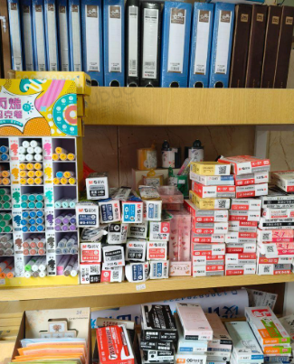 温州市地区处理钢木货架​‌‌20组、文具货品一批