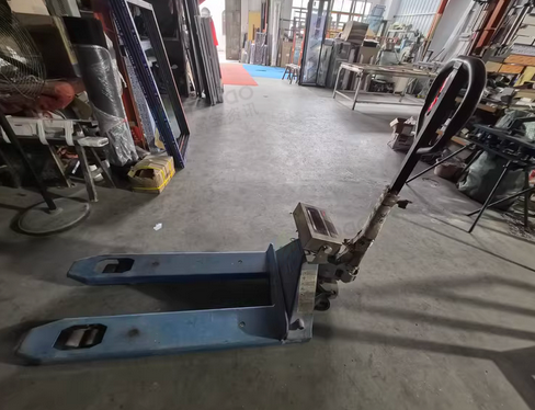 上海市地区工厂转行处理切割机、组角机等1批门窗生产设备