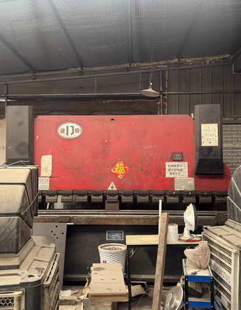 沧州市地区处理100吨3200液压板料折弯机