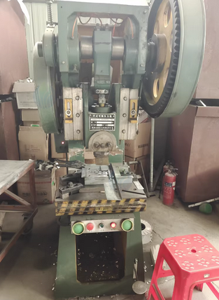 南宁市地区处理1批液压折弯机、剪板机、数控折弯机等钣金设备